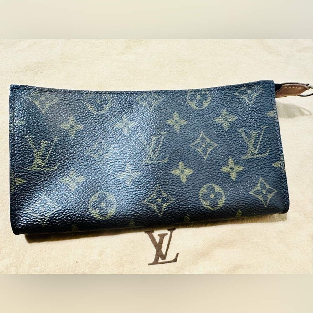100% Authentic Louis Vuitton card/coin purse
